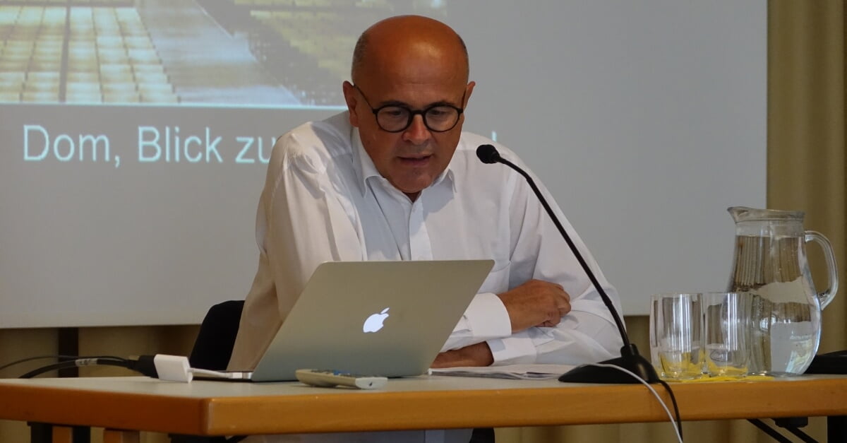 Gottfried Allmer beim Symposium zu „50 Jahre Linzer Rudigierorgel“