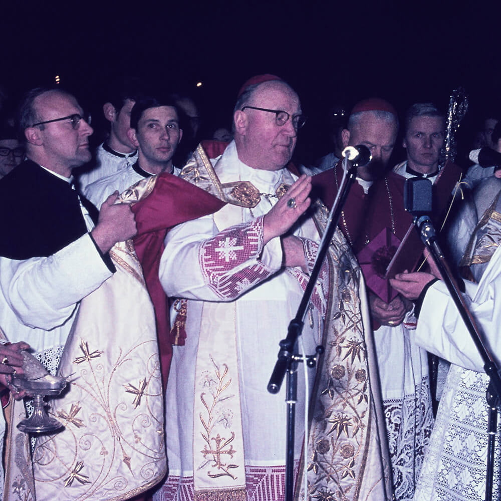 Bischof Franz Salesius Zauner bei der Weihe der Rudigierorgel (7. Dezember 1968).