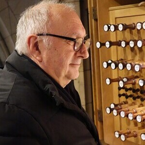 Domorganist Wolfgang Kreuzhuber an der Rudigierorgel