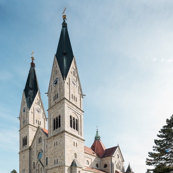 Pfarrkirche / Synthesa Chemie GesmbH Pfarrkirche