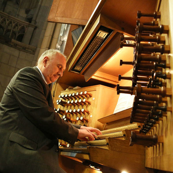 RUDIGIERORGEL.SPIEL.ARTEN. / © Dommusikverein Linz/Reinhard Winkler Domorganist Wolfgang Kreuzhuber an der Rudigierorgel