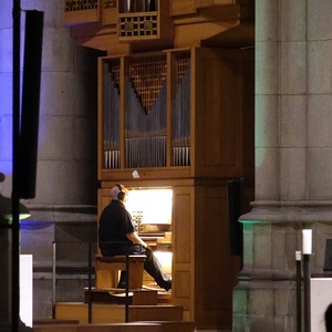 Domorganist Wolfgang Kreuzhuber an der Chororgel