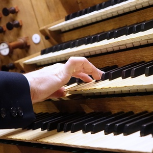 Henrik Skærbæk Jespersen an der Rudigierorgel