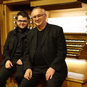 Domorganist Wolfgang Kreuzhuber mit seinem Registranten Florian Zethofer an der Rudigierorgel