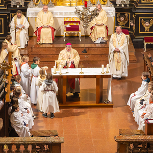 Abschlussgottesdienst im Stift Schlierbach / Foto Haijes Die Visitation im Dekanat Windischgarsten wurde mit einem festlichen Gottesdienst abgeschlossen.