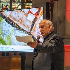 Domorganist Wolfgang Kreuzhuber bei der Begrüßung