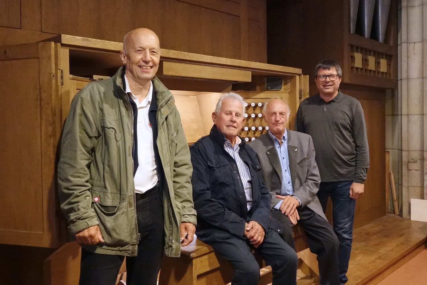 Pfarrer Walter Miggisch, Kirchenchorsänger Helmut Pühringer, Jubilar Otto Arnezeder und Bürgermeister Martin Raab