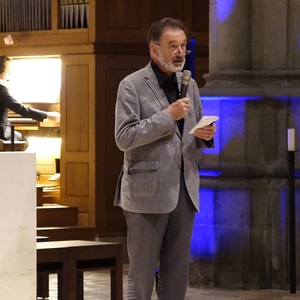 Dompfarrer Maximilian Strasser bei der Begrüßung des ORGEL.SOMMER-Publikums