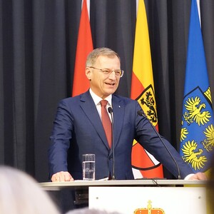 Landeshauptmann Thomas Stelzer bei der Begrüßung