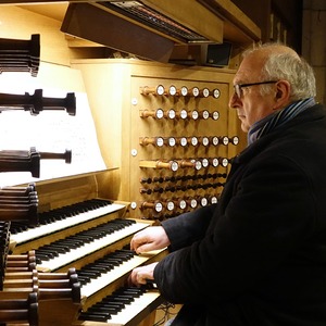 Domorganist Wolfgang Kreuzhuber an der Rudigierorgel