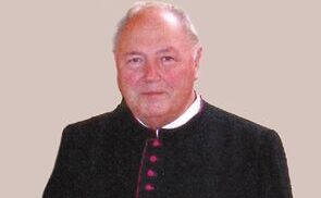 Monsignore Helmut Neuhofer verstorben
