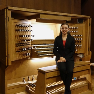 Sarah-Maria Pilwax an der Rudigierorgel