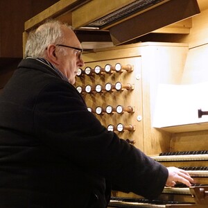 Domorganist Wolfgang Kreuzhuber an der Rudigierorgel