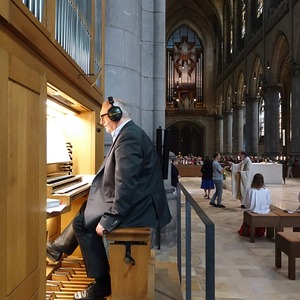 Domorganist Wolfgang Kreuzhuber an der Chororgel