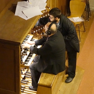 Domorganist Wolfgang Kreuzhuber mit Registrant Florian Zethofer an der Rudigierorgel