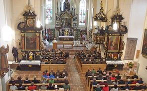Die renovierte Pfarrkirche von Taufkirchen an der Pram erstrahlt in neuem Glanz.