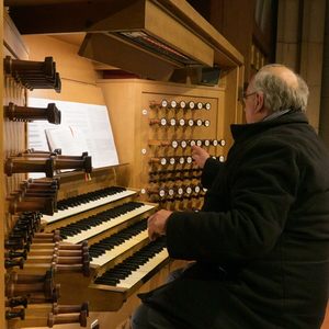 Domorganist Wolfgang Kreuzhuber an der Rudigierorgel