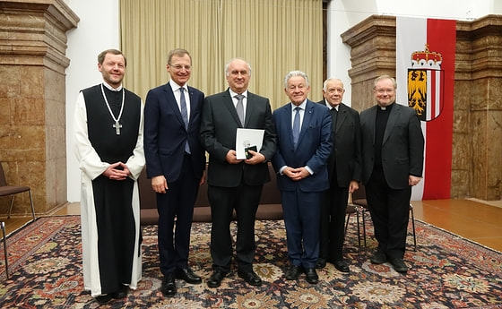 Abt Reinhold Dessl, Landeshauptmann Thomas Stelzer, Domorganist Wolfgang Kreuzhuber, Landeshauptmann a.D. Josef Pühringer, Bischof em. Maximilian Aichern, Generalvikar Severin Lederhilger