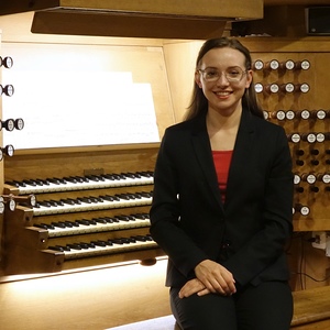 Sarah-Maria Pilwax an der Rudigierorgel