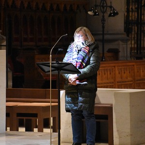 Angelika Stummer am Mikrofon
