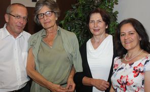 V. l.: Pfarrassistent Stefan Grandy, Cecily Corti, Katharina Steininger (Leiterin der Bibliothek Garsten), Pastoralassistentin Heidi Staltner-Kix