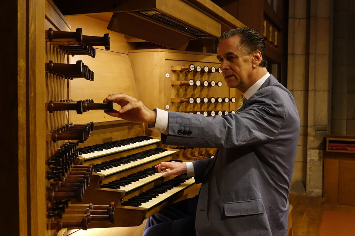 Ben van Oosten an der Rudigierorgel