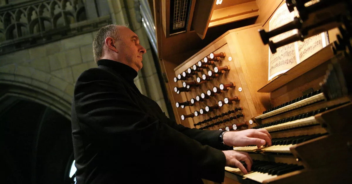 Domorganist Wolfgang Kreuzhuber an der Rudigierorgel