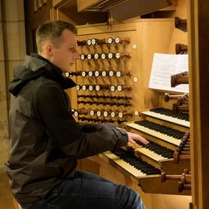 Gerhard Raab an der Rudigierorgel