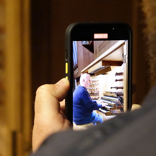 Weiterbildung für Domführer:innen an der Rudigierorgel mit Domorganist Wolfgang Kreuzhuber / © Dommusikverein Linz/Stefanie Petelin Weiterbildung für Domführer:innen an der Rudigierorgel mit Domorganist Wolfgang Kreuzhuber