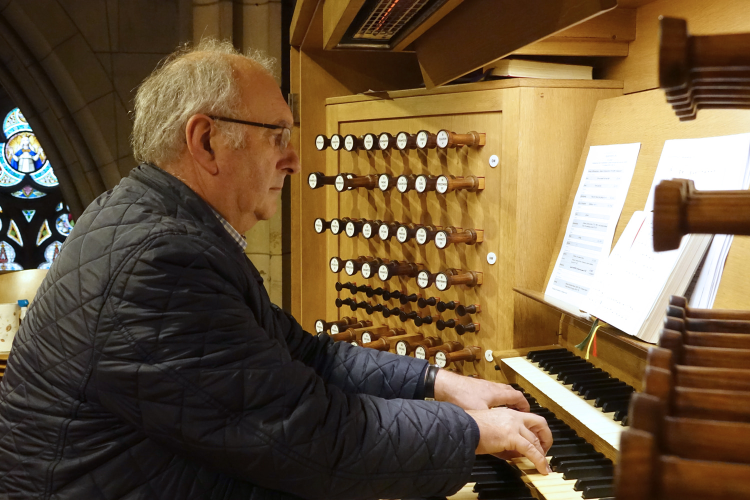 Domorganist Wolfgang Kreuzhuber an der Rudigierorgel