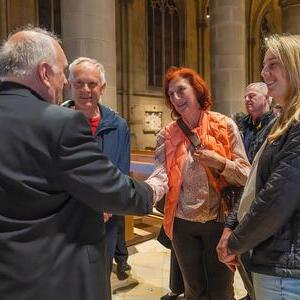 Domorganist Wolfgang Kreuzhuber im Gespräch mit Familie Etzlinger
