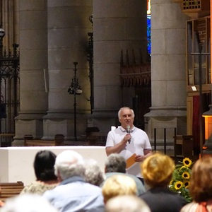 Domorganist Wolfgang Kreuzhuber bei der Begrüßung