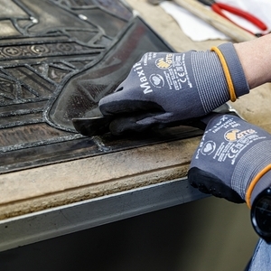 In der Glaswerkstätte Schlierbach werden de Glaskunstwerke sorgsam und umfassend restauriert.