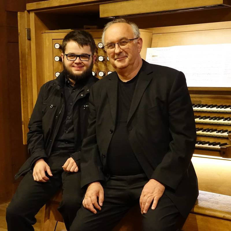 Domorganist Wolfgang Kreuzhuber mit seinem Registranten Florian Zethofer