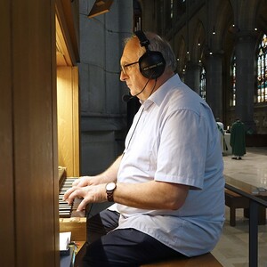 Domorganist Wolfgang Kreuzhuber an der Chororgel