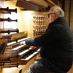 Domorganist Wolfgang Kreuzhuber an der Rudigierorgel