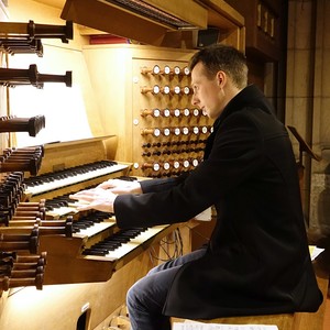 Dommusikassistent Gerhard Raab an der Rudigierorgel