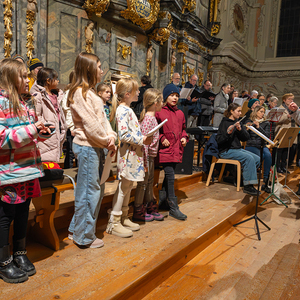Abschlussgottesdienst im Stift Schlierbach / Foto Haijes Die Visitation im Dekanat Windischgarsten wurde mit einem festlichen Gottesdienst abgeschlossen.