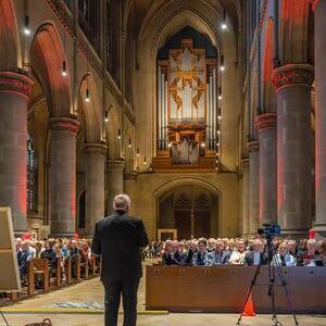Domorganist Wolfgang Kreuzhuber bei der Begrüßung