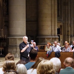 Domorganist Wolfgang Kreuzhuber bei der Begrüßung