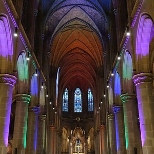 Buntes FARBENSPIEL im Mariendom Linz