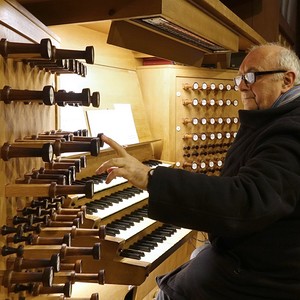 Domorganist Wolfgang Kreuzhuber an der Rudigierorgel