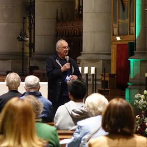 Domorganist Wolfgang Kreuzhuber bei der Begrüßung