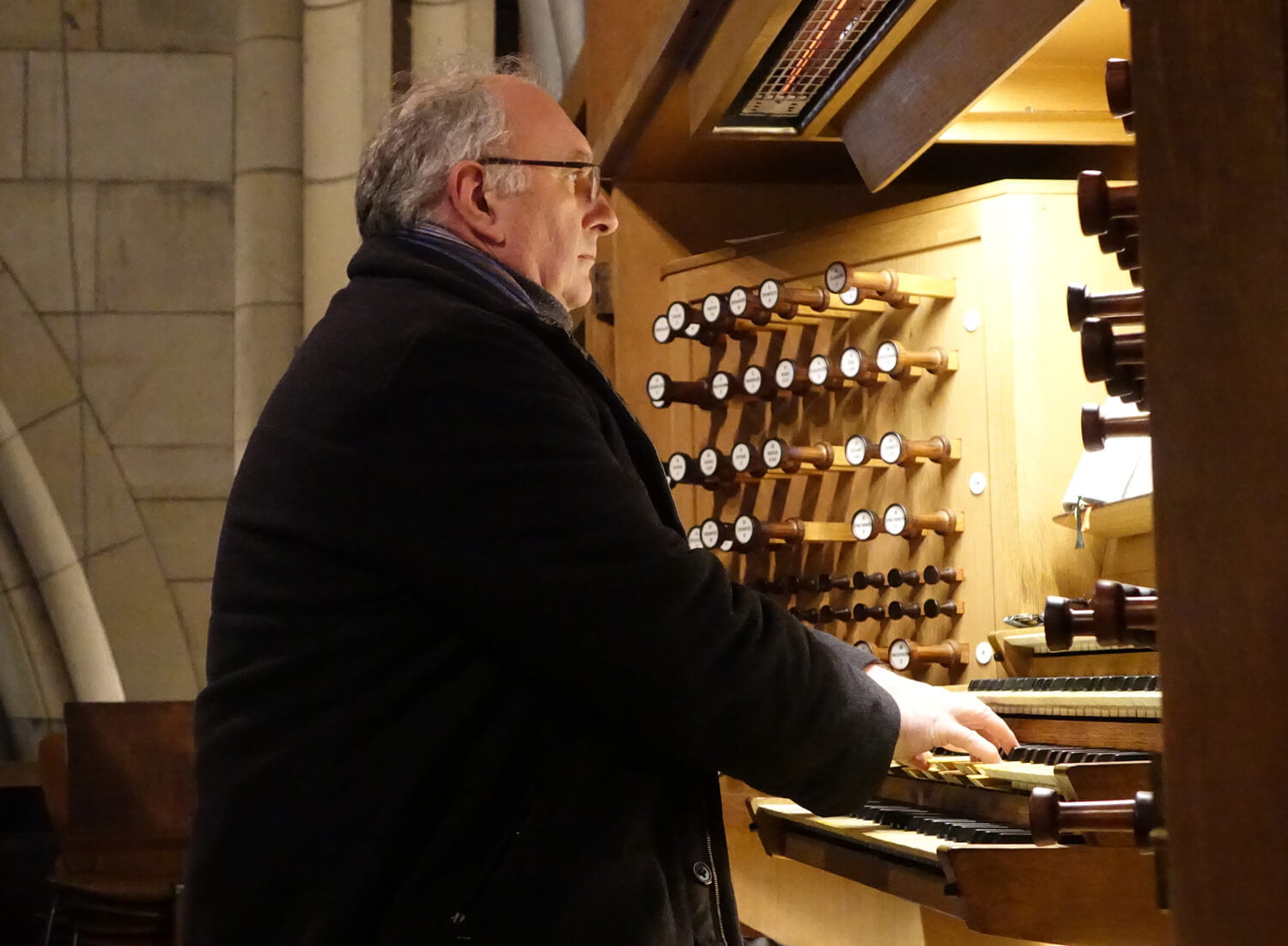 Domorganist Wolfgang Kreuzhuber an der Rudigierorgel