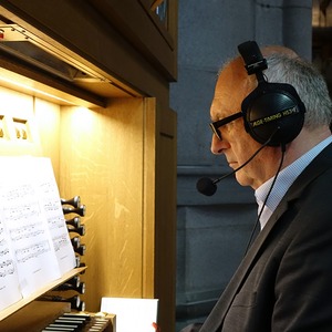 Domorganist Wolfgang Kreuzhuber an der Chororgel