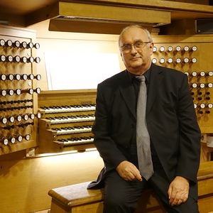 Domorganist Wolfgang Kreuzhuber an der Rudigierorgel