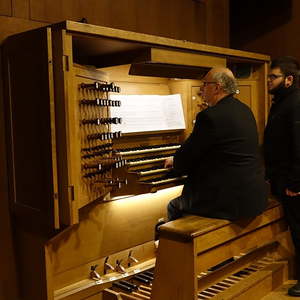 Domorganist Wolfgang Kreuzhuber mit seinem Registranten Florian Zethofer an der Rudigierorgel