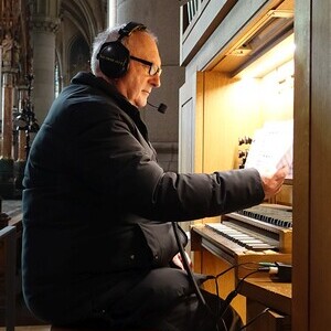 Domorganist Wolfgang Kreuzhuber an der Pflüger-Chororgel