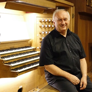 Domorganist Wolfgang Kreuzhuber an der Rudigierorgel