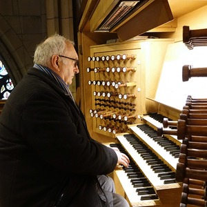 Domorganist Wolfgang Kreuzhuber an der Rudigierorgel